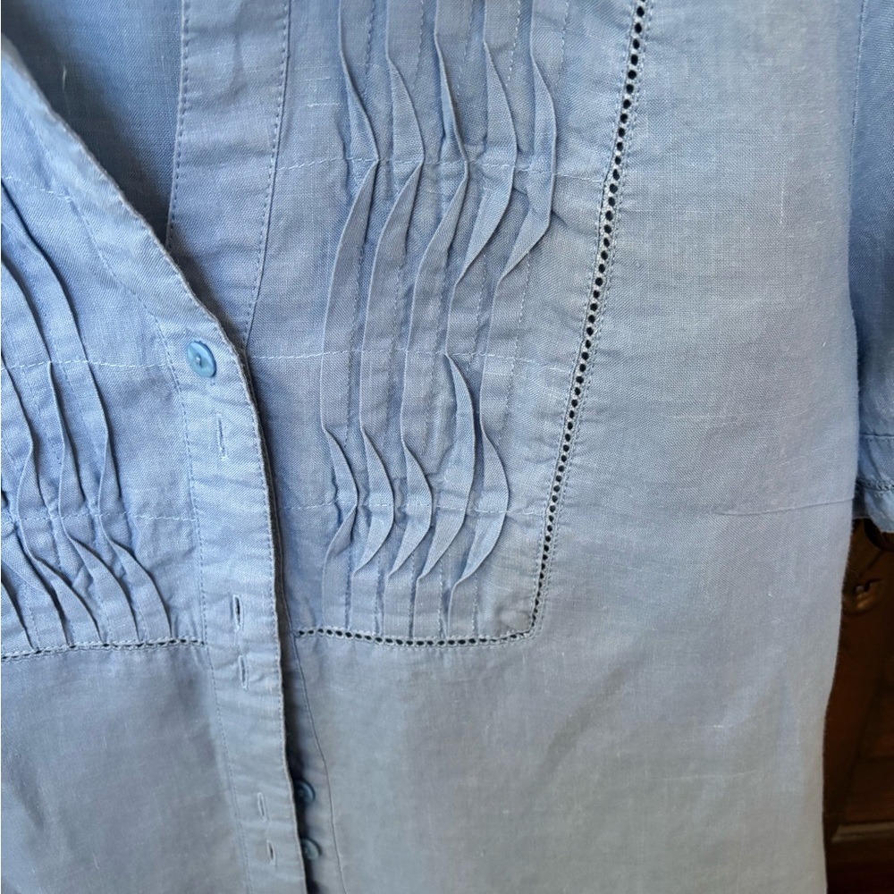 Chic Light Blue Button-Up Blouse - image 2